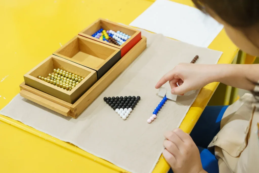 Materi aktivitas belajar Montessori di Little Jamboree dari website sekolah
