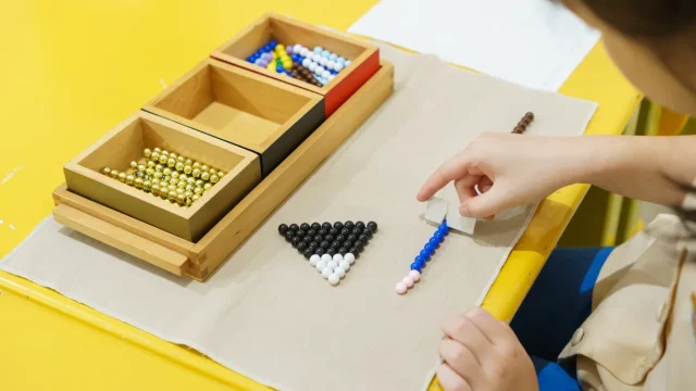 Materi aktivitas belajar Montessori di Little Jamboree dari website sekolah